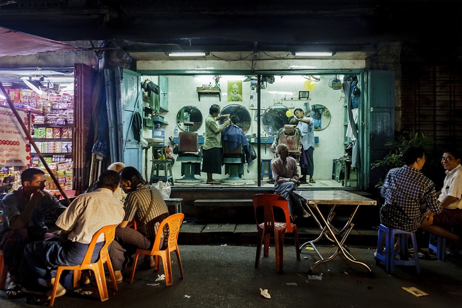 Barber shop
Yangon, Myanmar 2015
digital photography

