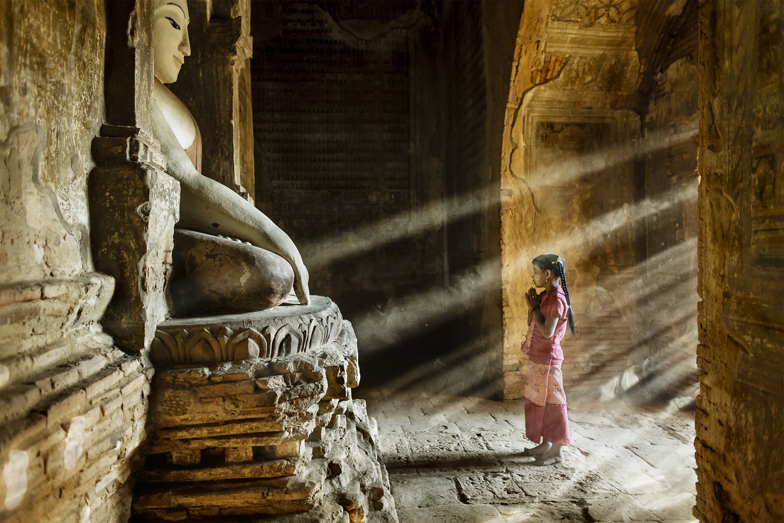Bagan, Myanmar 2016 - From Portfolio of the Travel Photographer of the Year 2018 - Overall Winner
Honorable mention Category People, Lifestule ipa - INTERNATIONAL PHOTO AWARD - New York 2020
