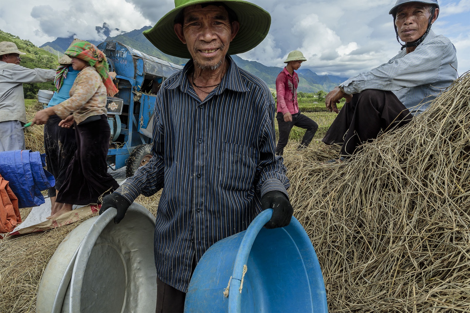 Rice threshing, Lai Chau Province - Vietnam 2019