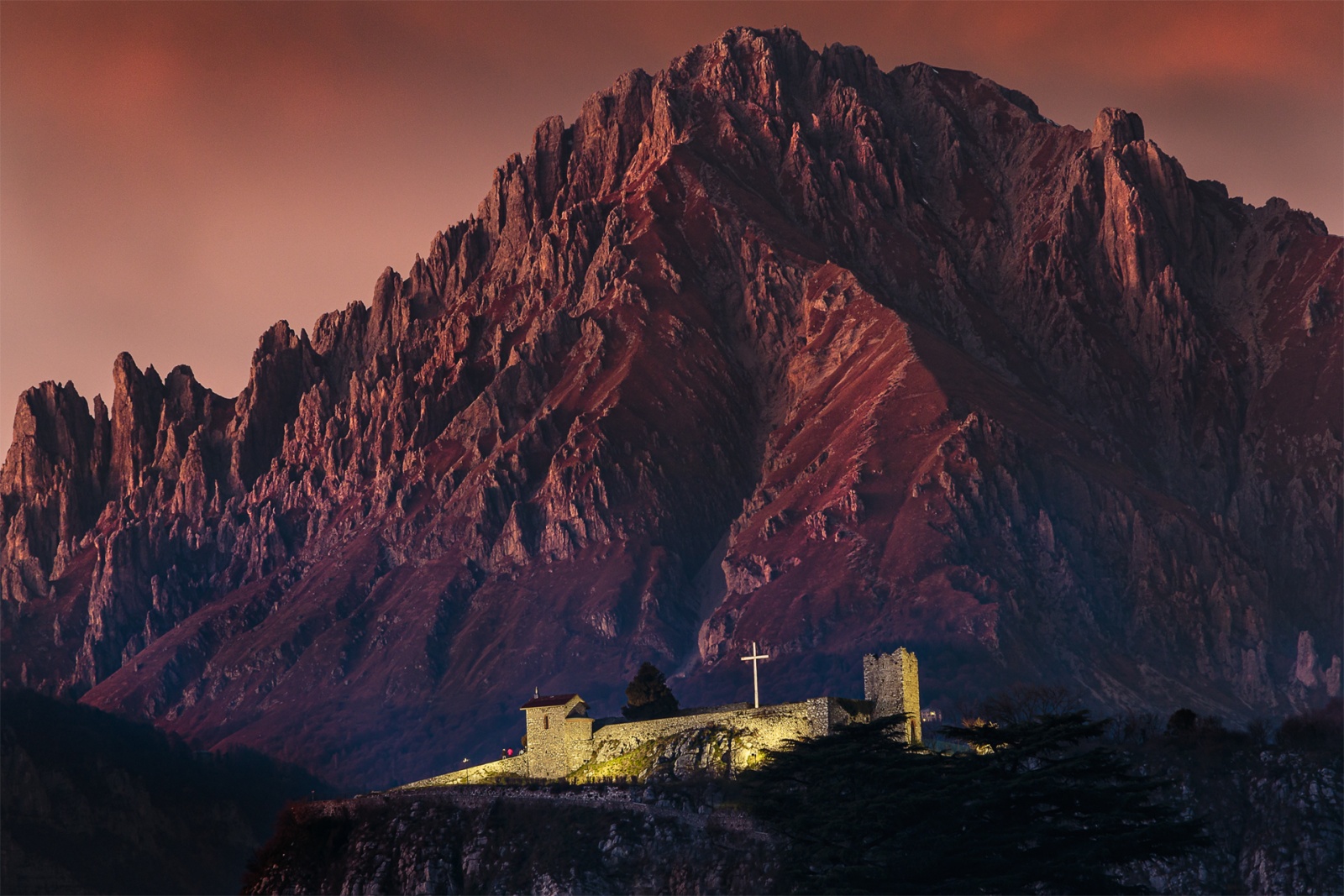 Castello dell'Innominato e la Grigna Meridionale, Lecco - Italia 2023